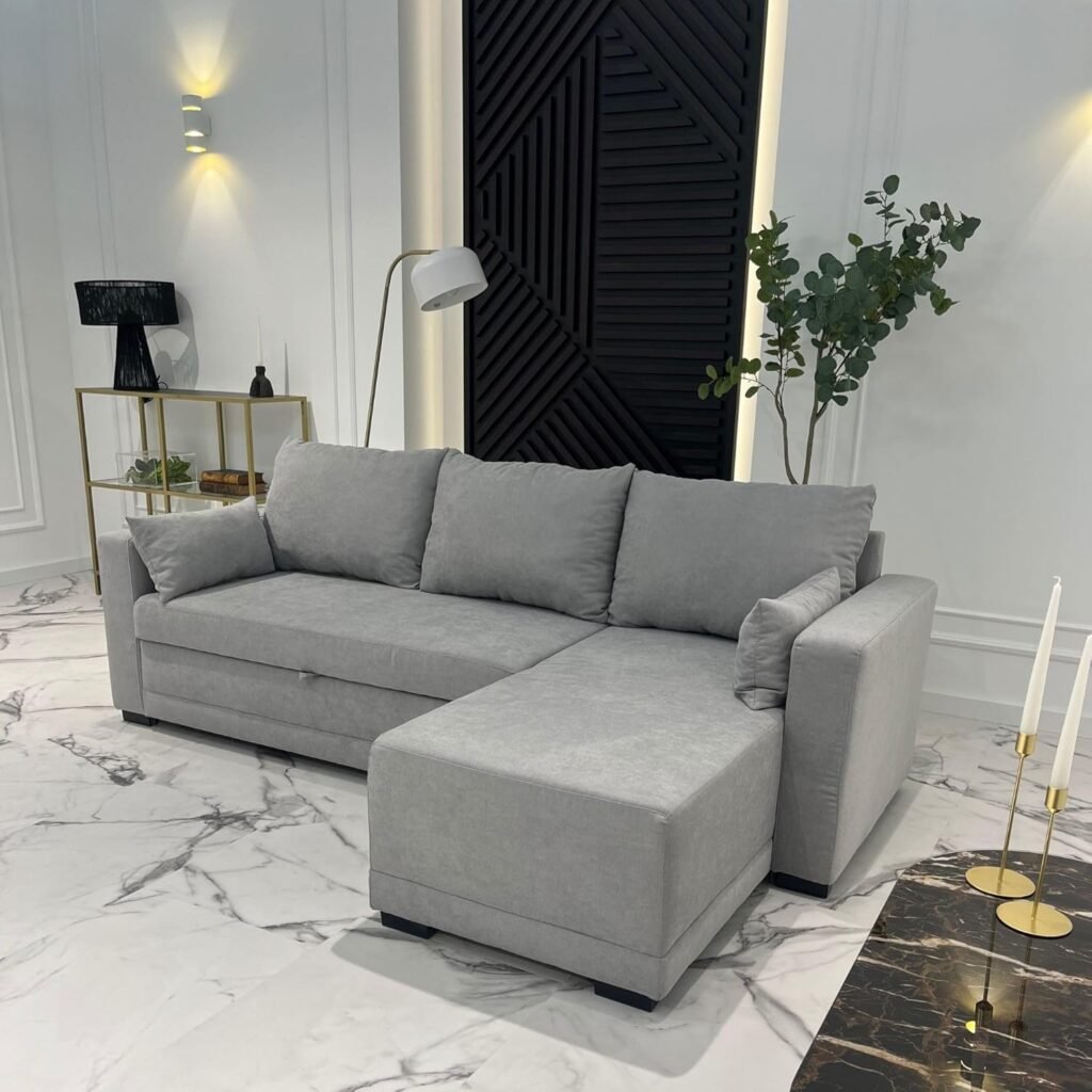 BUDWING Leah Corner Sofa Bed 3 Seater – Reversible Chaise Longue and 2 Decorative Cushions – Polyester Upholstered – Modern Style – 233 x 124 x 69 cm – Light Grey